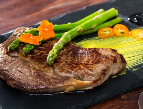 Ternera con espárragos y zumo de naranja
