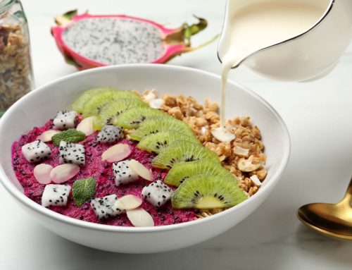 Ensalada con pitahaya kiwi y almendras